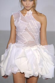 Moon Young Hee Spring 2011 Details NOGsV9PR5sex.jpg