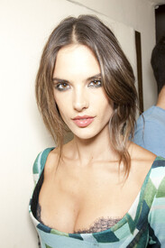 Emilio Pucci Fall 2011 Backstage 7YnLB0caUr9x.jpg