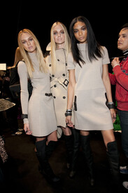 Blumarine Fall 2011 Backstage 5gvFXxsZbDpx.jpg