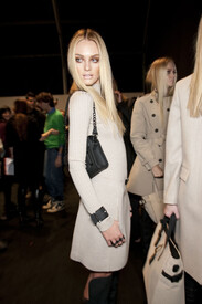 Blumarine Fall 2011 Backstage vBMgzViWxJox.jpg