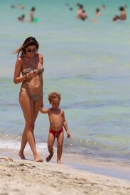 CU-Aida Yespica in bikini in Miami Beach-20.jpg
