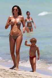 CU-Aida Yespica in bikini in Miami Beach-22.jpg