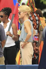 CU-Rachael Taylor films on the set of Charlie's Angels in Miami-09.jpg