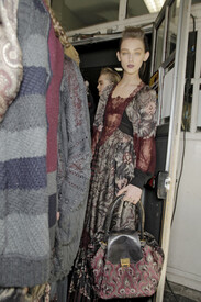 Kenzo_Fall_2011_Backstage_v_THHr_Sdu_B3ax.jpg