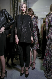 Elie_Saab_Fall_2011_Backstage_IZRQADy_DAKrx.jpg