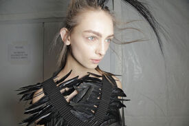 Ann_Demeulemeester_Fall_2011_Backstage_YQbe77_LDv.jpg