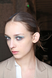 Cacharel_Fall_2011_Backstage_qm_Mtk_B8_CFLx.jpg