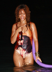 RihannaHQ1.jpg