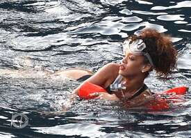 rihanna_portofino_celebikini07.jpg