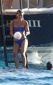 smnxs-aAfkjfp01fo1i_c122631999617_BarBikini5.jpg