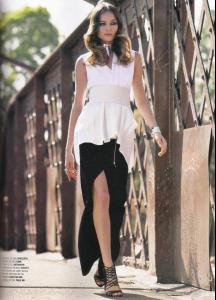 Vogue_Brasil_Setembro2011_Sheila_Baum_ph_Franco_Amen (2).jpg