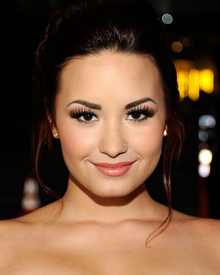 tduid300011_DemiLovato.jpg