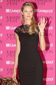candice-swanepoel-@-the-l-131.jpg