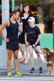 Amanda_Seyfried_goes_run_pal_dog_Finn_New_0ug283.jpg