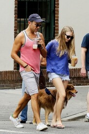 Amanda_Seyfried_goes_run_pal_dog_Finn_New_BNj0v_N.jpg