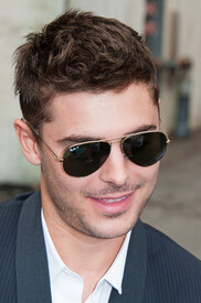 Zac_Efron_spotted_before_Any_Price_photocall_9e_I.jpg