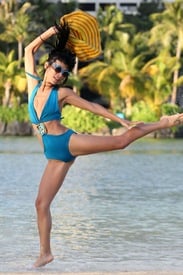 Bai Ling on the beach in Hawaii 19.8.2012_11.jpg