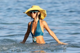 Bai Ling on the beach in Hawaii 19.8.2012_40.jpg