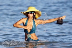 Bai Ling on the beach in Hawaii 19.8.2012_41.jpg