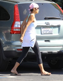 Halle Berry out and about in Beverly Hills 13.8. 2012_08.jpg