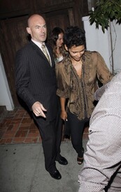 Halle Berry celebrated her 46th birthdayat the Little Door Restaurant in Los Angeles 15.8.2012_07.jpg