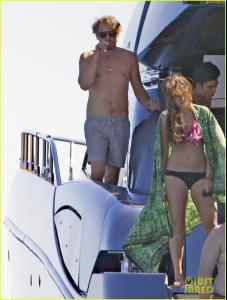 shitless-leonardo-dicaprio-yachts-with-b.jpg