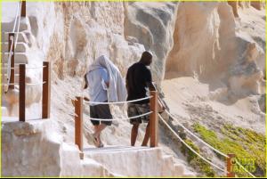 007_leonardo_dicaprio_bikini_clad_toni_garrn_vacatio.jpg