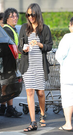 zoe_saldana_pregnant_baby_bump_July_2014.jpg