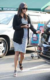 zoe_saldana_pregnant_baby_bump.jpg