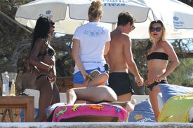 Naomi Campbell at the beach in Ibiza 28.6.2014_08.jpg