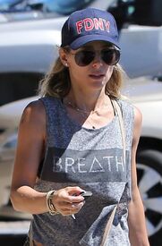 elsa-pataky-in-tank-top-and-shorts-out-in-malibu-08-12-2015_11.jpg