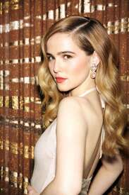 Zoey-Deutch--Harpers-Bazaar-Magazine-2016--05.jpg