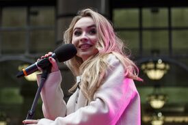 sabrina-carpenter-performs-at-disney-channel-s-fanfest-in-sydney-8-6-2016-3.jpg