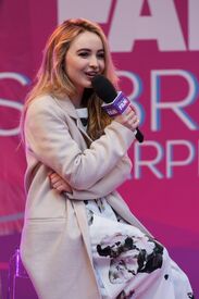 sabrina-carpenter-performs-at-disney-channel-s-fanfest-in-sydney-8-6-2016-5.jpg