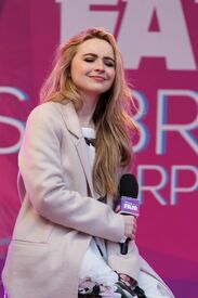 sabrina-carpenter-performs-at-disney-channel-s-fanfest-in-sydney-8-6-2016-7.jpg