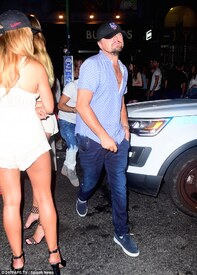 36F8F7A300000578-0-All_eyes_on_him_Leonardo_DiCaprio_was_spotted_with_another_stunn-m-76_14705977015.jpg