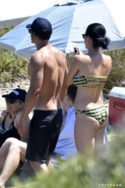 Katy-Perry-in-Bikini-17.jpg