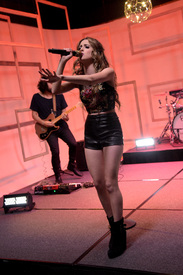 lauram190816BZNimage3.jpg