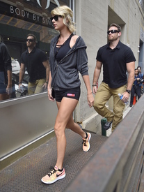 tswift100816BZNimage57.jpg