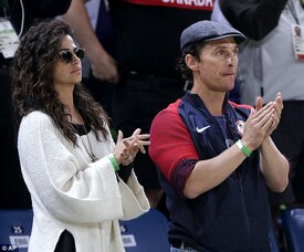 Patriotic_ He also wore a navy USA shirt, light blue jeans and a baker boy cap for the sporting event.jpg