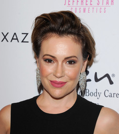 Alyssa Milano_06.jpg