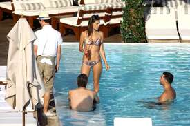 Alessandra-Ambrosio-in-Bikini--05.jpg