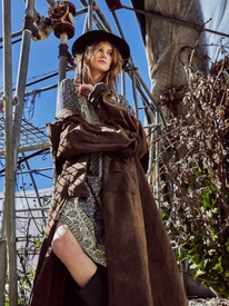 Rosie-Tupper-Fashion-Editorial04.jpg