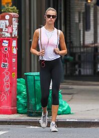 hailey-clauson-in-leggings-out-in-nyc-8-20-2016-2.jpg