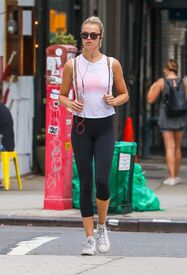 hailey-clauson-in-leggings-out-in-nyc-8-20-2016-3.jpg
