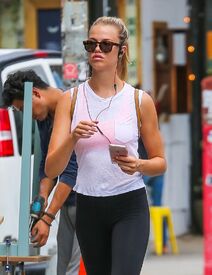 hailey-clauson-in-leggings-out-in-nyc-8-20-2016-4.jpg