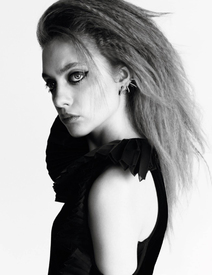 Vogue-Paris-September-2016-Julie-Hoomans-Jamilla-Hoogenboom-Vera-Van-Erp-Odette-Pavlova-by-Patrick-D.jpg