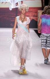 71868632Heatherette_Spring_2007__Runway.jpg