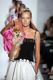 71891904Joanna_Mastroianni_Spring_2007__Runway.jpg