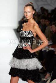 71891150Joanna_Mastroianni_Spring_2007__Runway.jpg